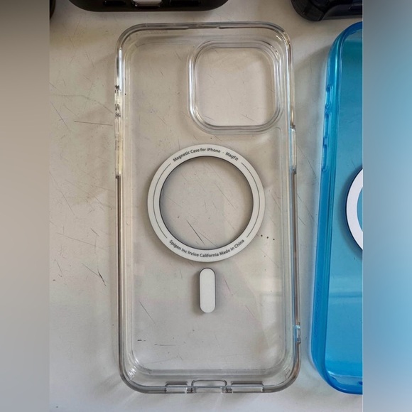 Six iPhone 15 Pro Max Cases - Casetify / Casely / Spigen / Velvet Caviar - Picture 4 of 7